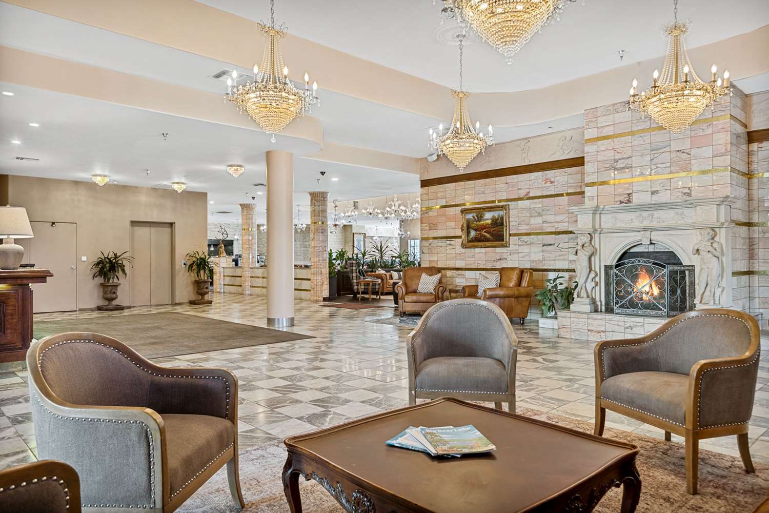 Chateau Big Bear Boutique Hotel, BW Signature Collection 39/55