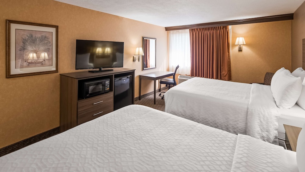 Best Western Plus North Canton Inn & Suites 22/62