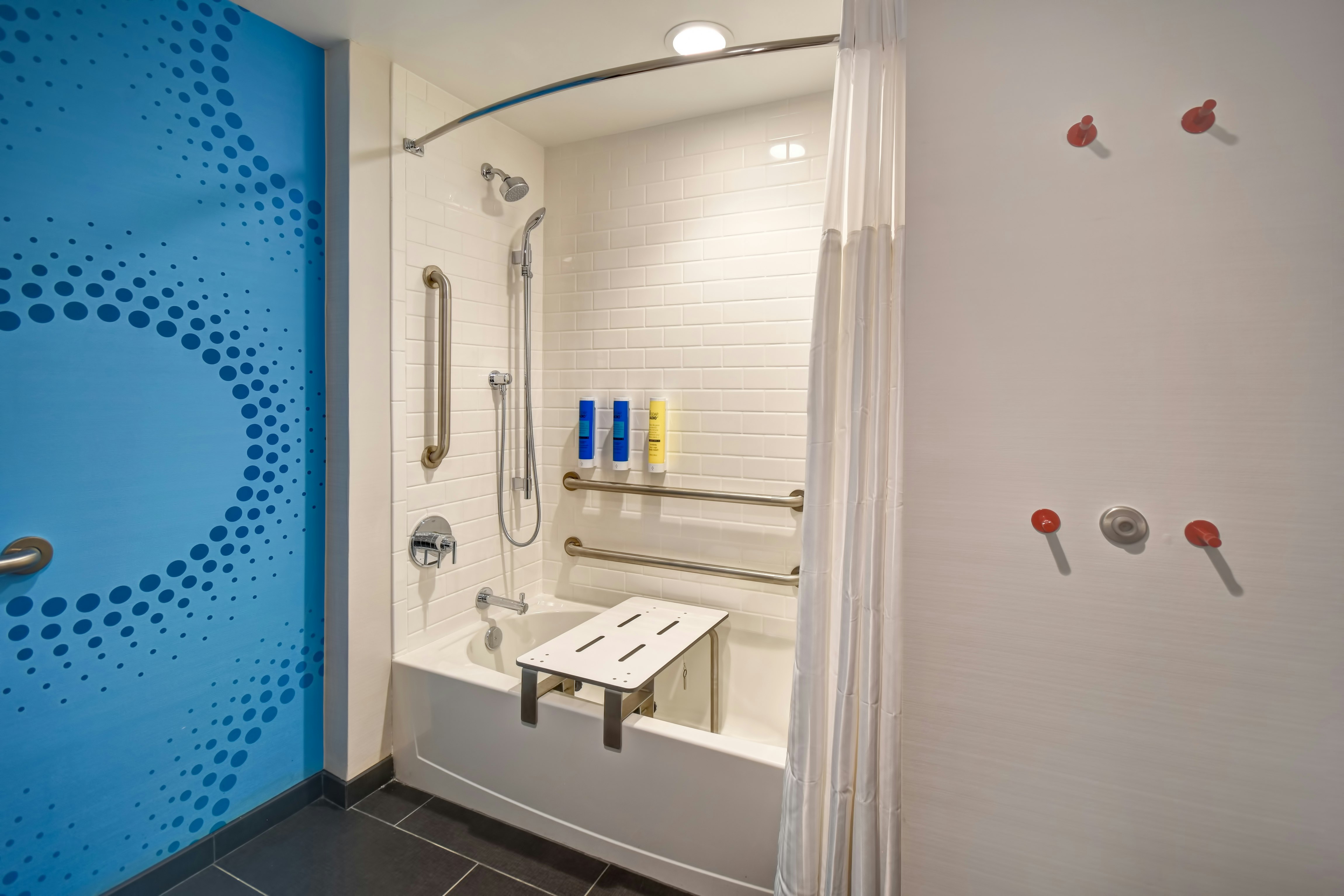 Room, 2 Queen Beds, Bathtub, Accessible