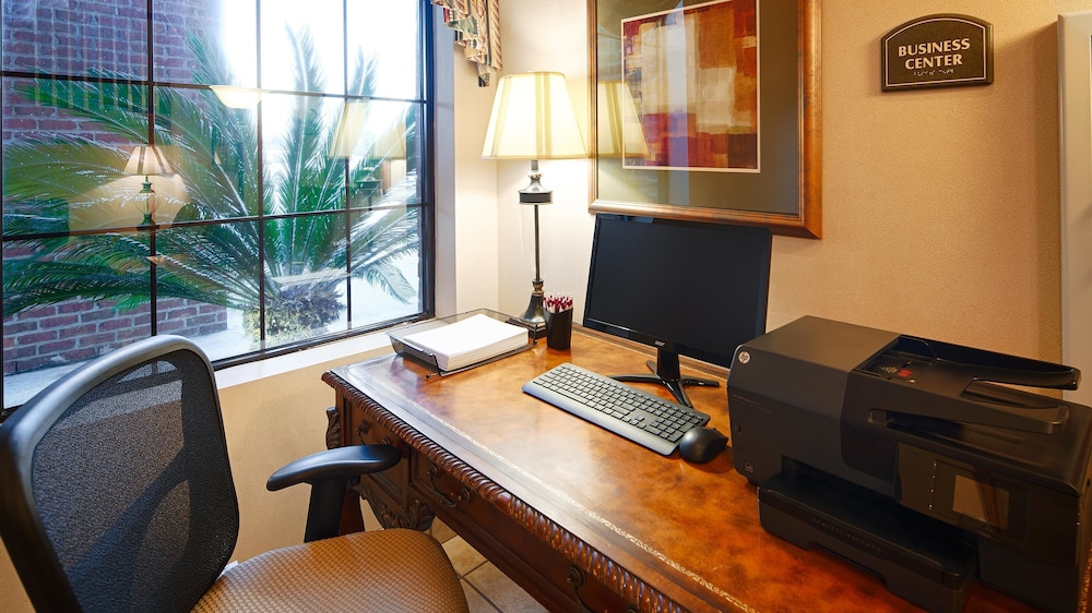 Best Western Plus Executive Hotel Suites 35/50