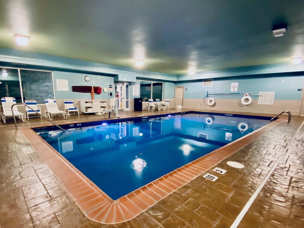 Holiday Inn Express Suites Somerset Central 52/76