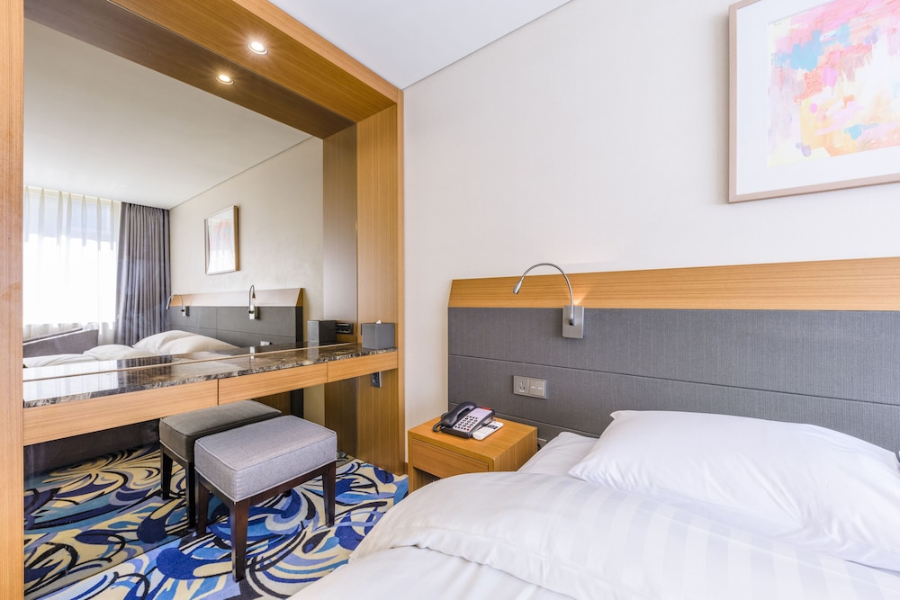 Shin Shin Hotel Jeju Airport (ex Hotel Kenny Story Premium Jeju Yeondong) 11/61