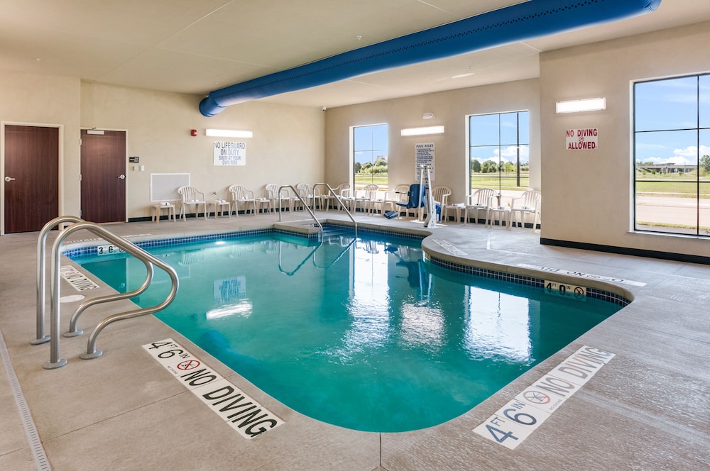 Cobblestone Hotel & Suites - Appleton International Airport 1/62