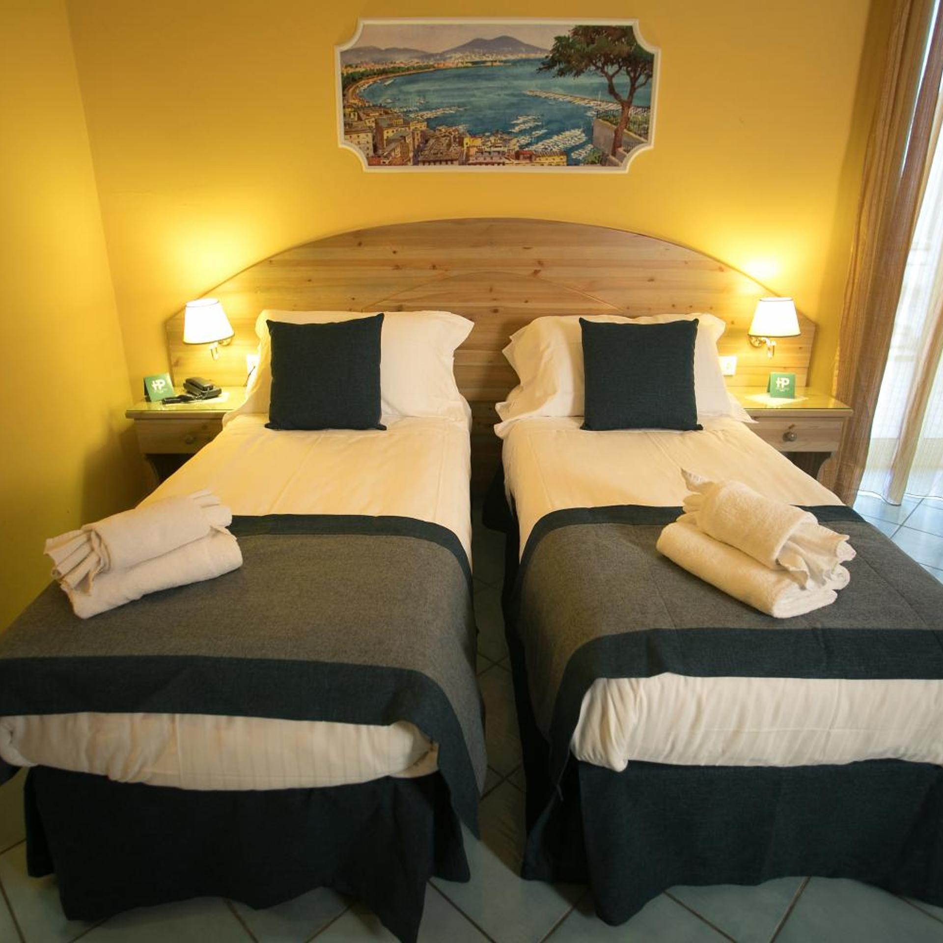 ROOM, SINGLE