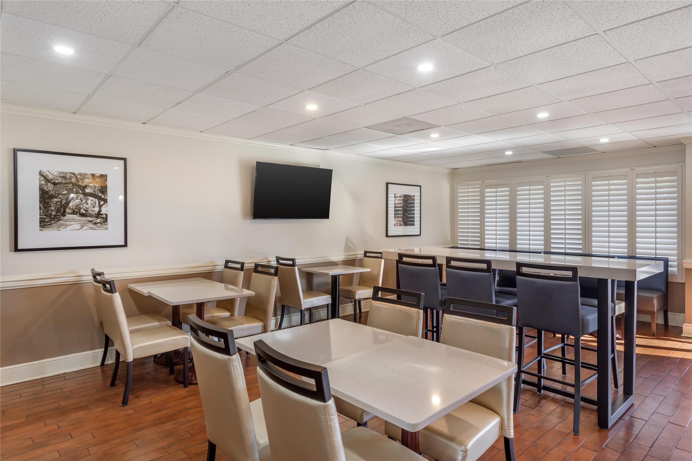 Best Western Plus Madison Inn 38/53