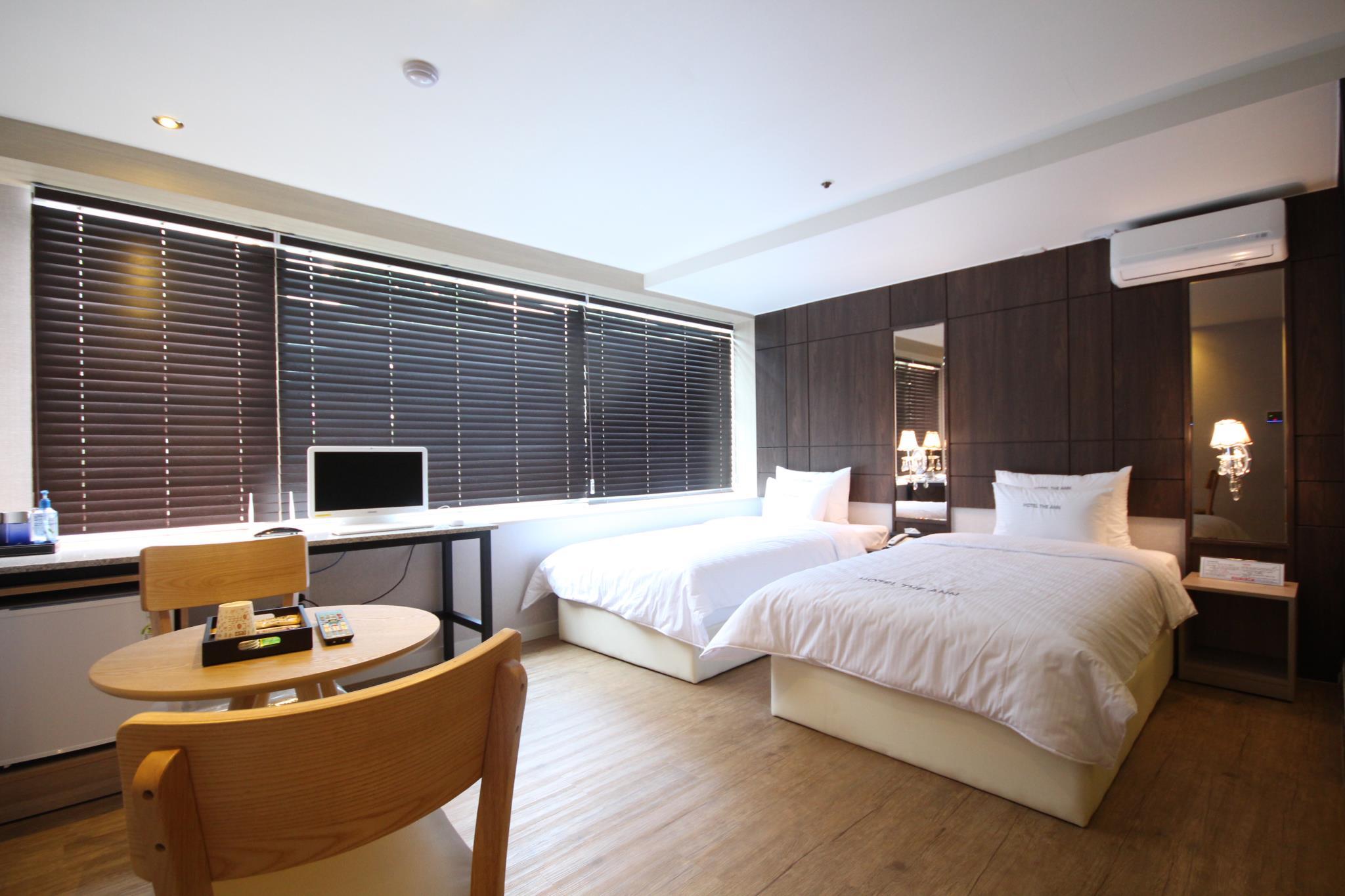 Semi Room, 2 Semi Double Beds، Hotel The Ann 2/2