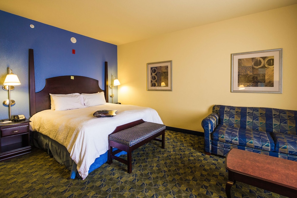 Hampton Inn Suites Natchez 23/78