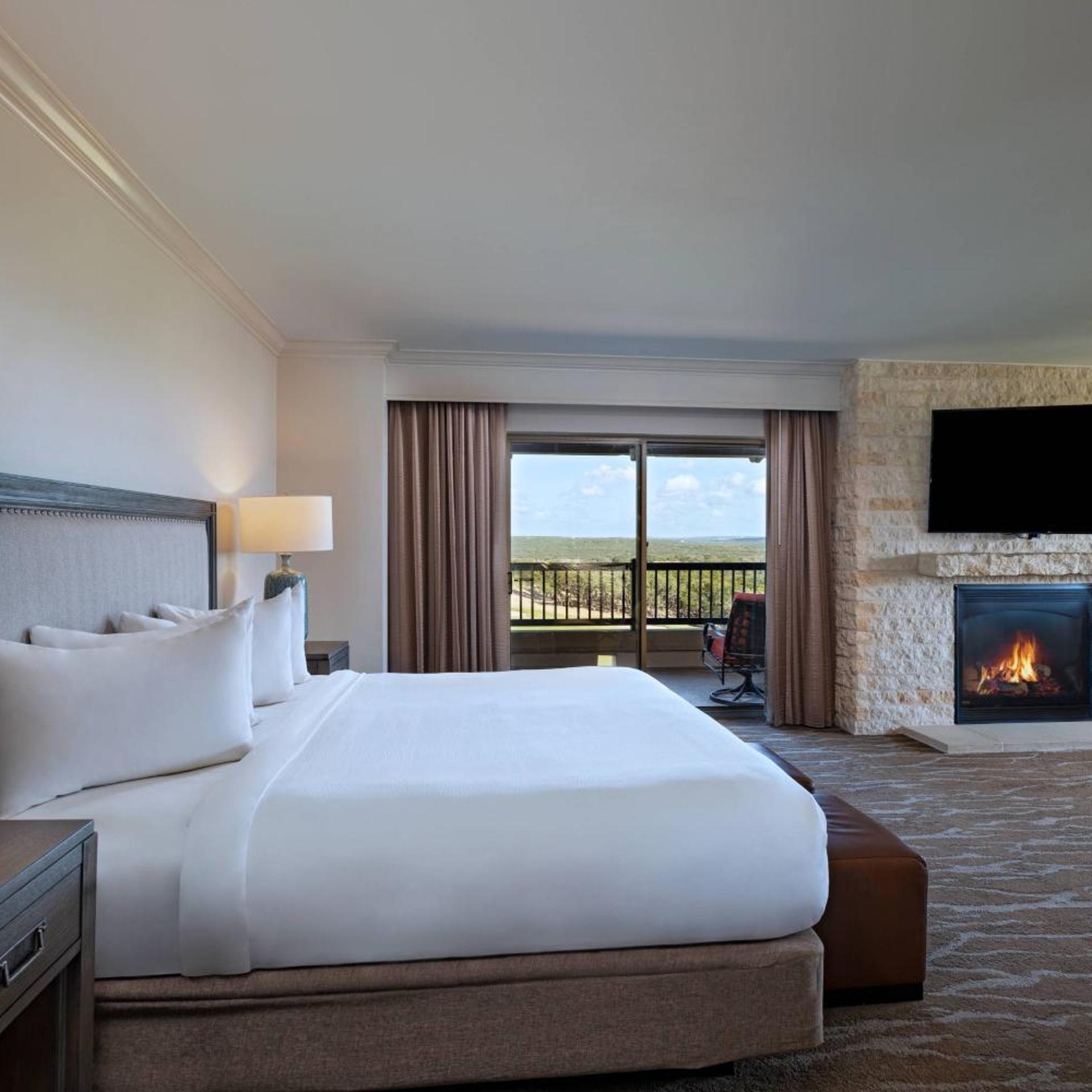 Suite, King Bed, Golf Course View, Sofa