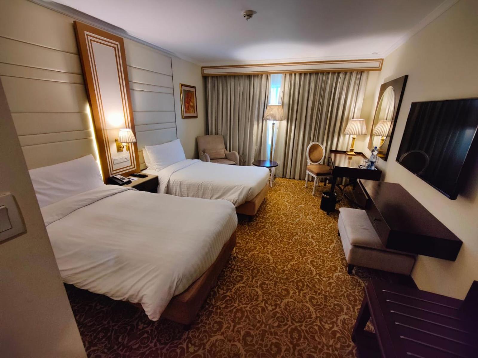 غرفة قياسية بسريرين منفصلين، Pearl Continental Hotel Lahore 4/5