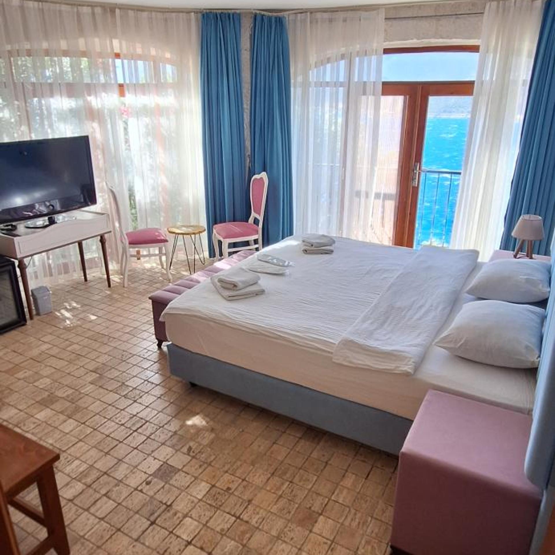 Room, Double Bed, Garden and Sea View