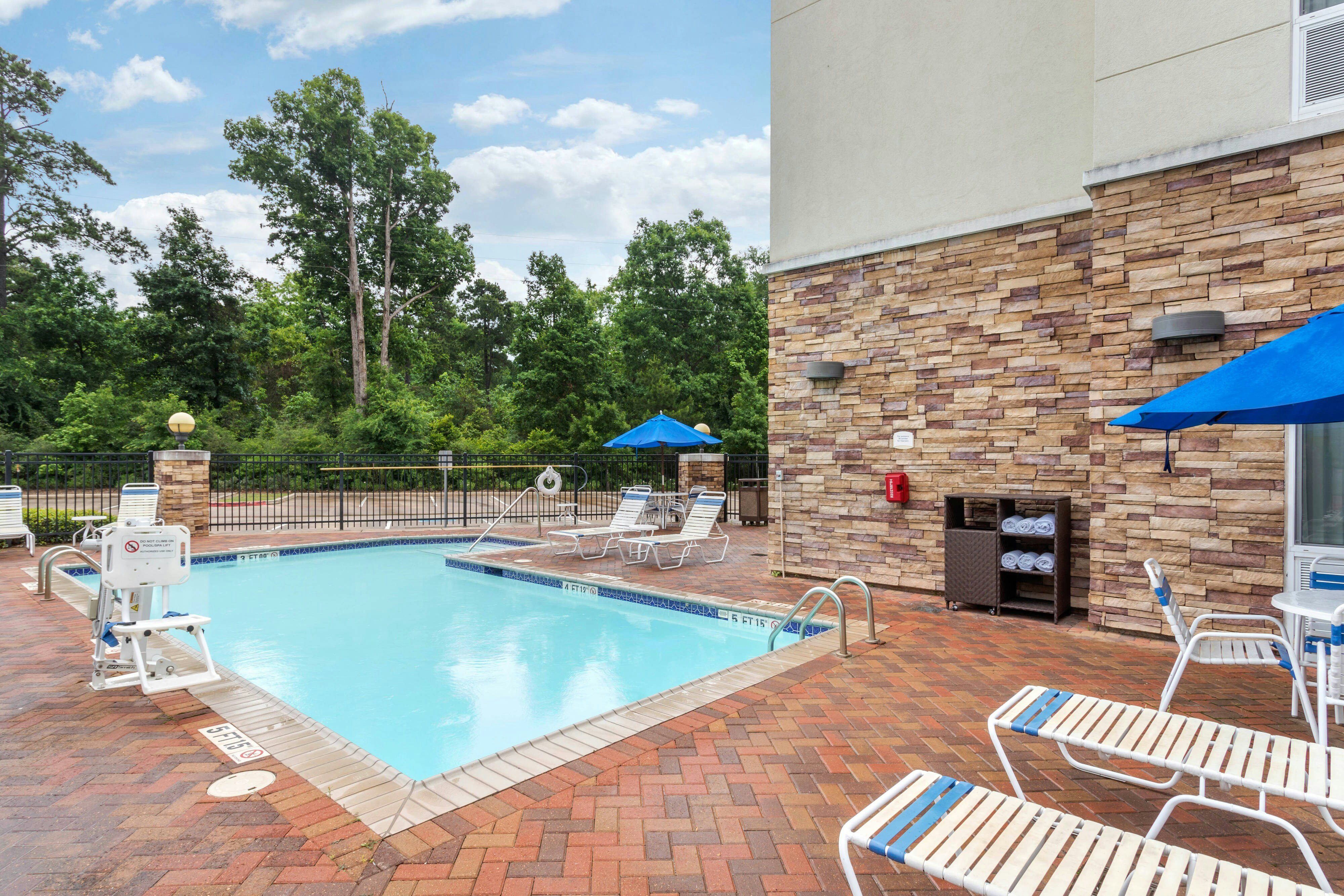 Fairfield Inn & Suites by Marriott Houston Conroe/Woodlands 8/10
