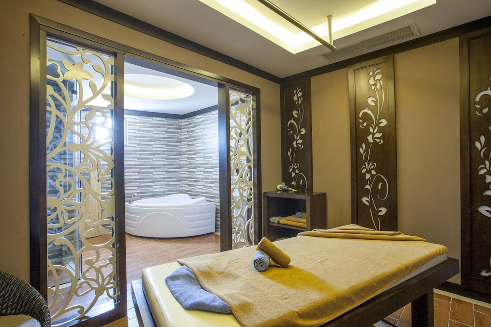 Muong Thanh Luxury Nhat Le Hotel 32/62