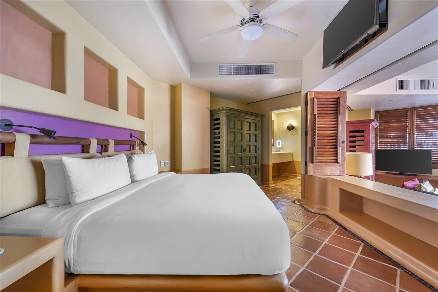 1 Bedroom, Suite, King Bed, Partial Ocean View, Plunge Pool