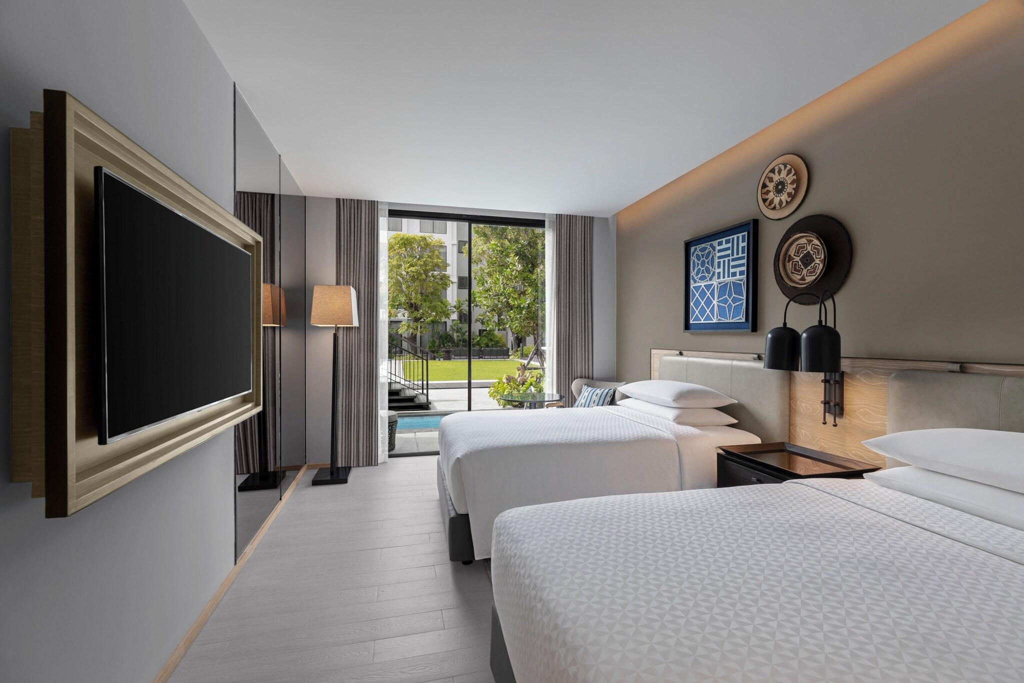 Room, 2 Double Beds, Pool View
