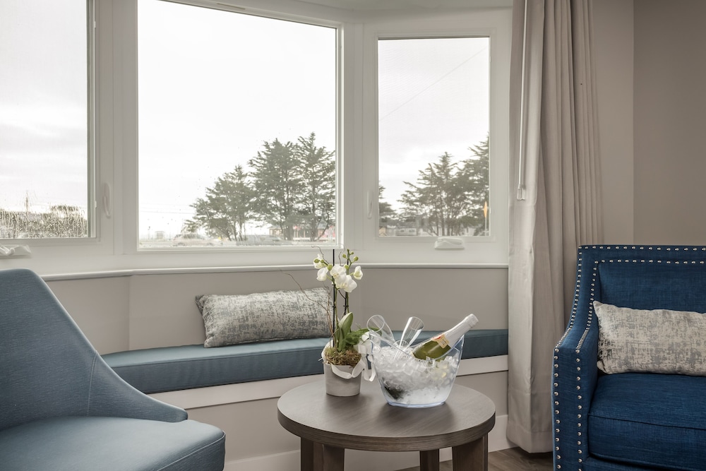 Harbor View Inn 33/42