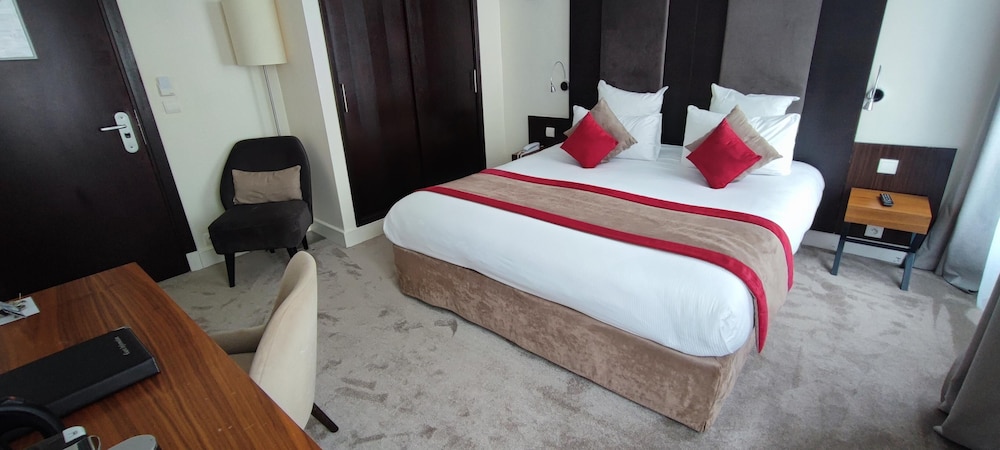 Elysees Bassano Hotel Formely Bw Hotel Elysees Bassa 20/81