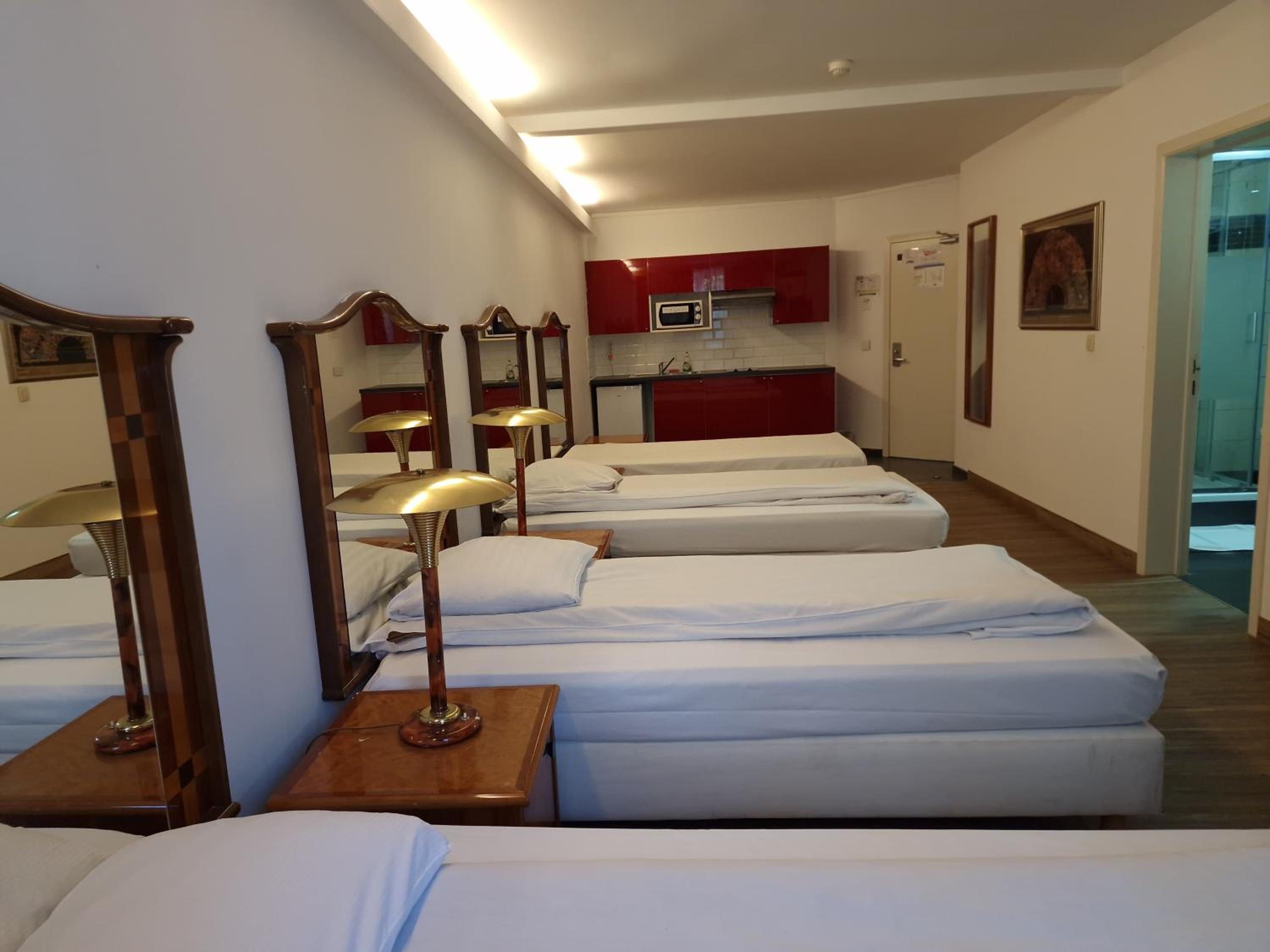 Room, Triple