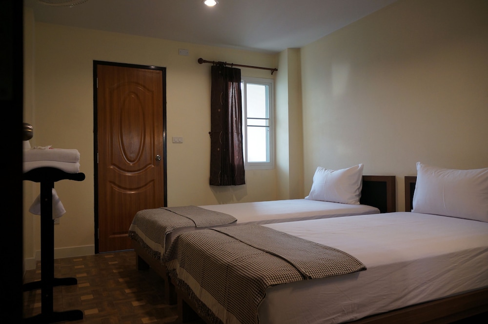 Samsen Sam Place Hotel 36/66