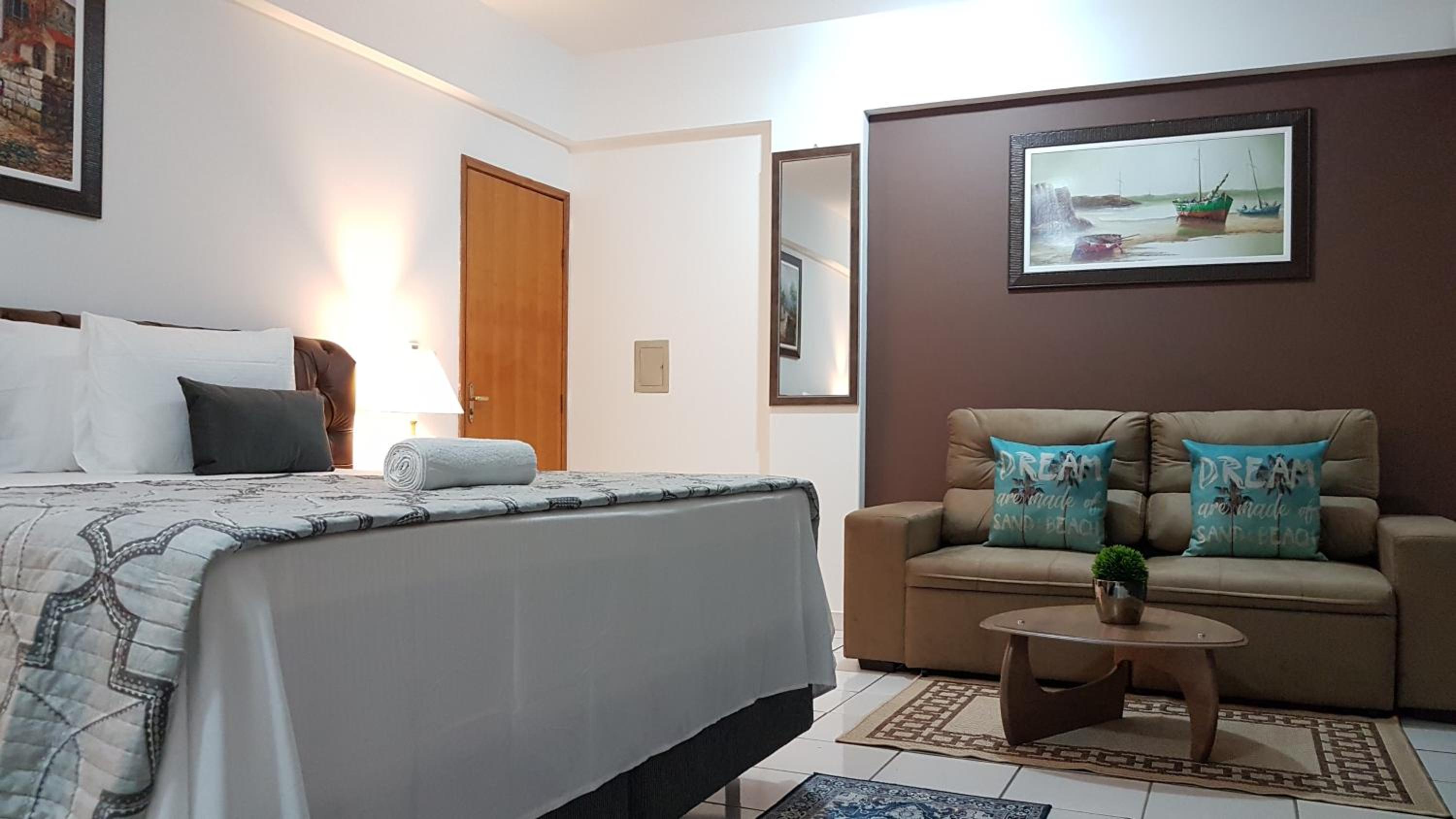 Quarto Luxo Gold 8/21