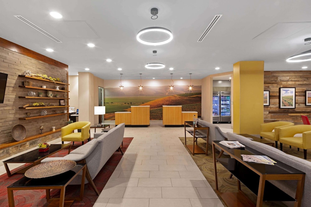 La Quinta Inn Suites By Wyndham Morgan Hill San Jose South 37/46