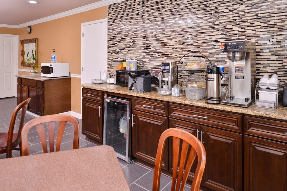 Americas Best Value Inn Suites Siloam Springs 21/26