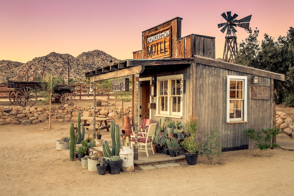 Pioneertown Motel 7/53