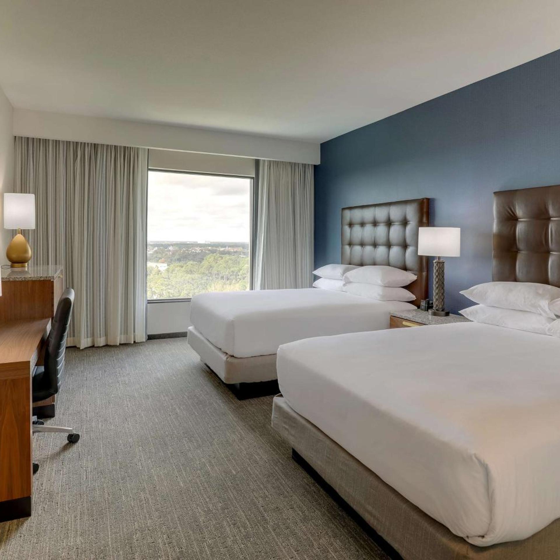 Suite, Queen Bed, Sofa, Accessible
