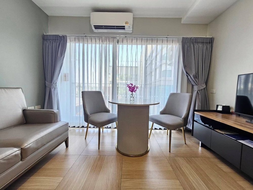 CHIVA BANGKOK HOTEL 45/58