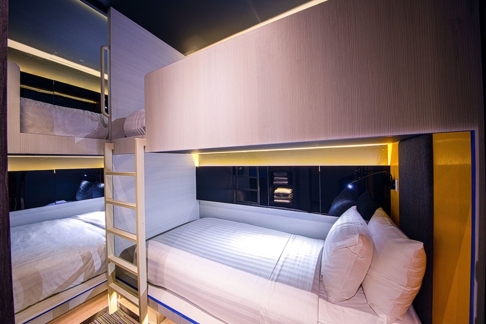 CUBE Family Boutique Capsule Hotel at Chinatown 26/66
