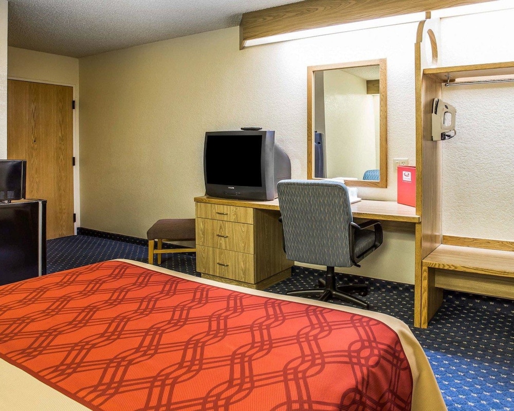 Econo Lodge Denver International Airport 15/37