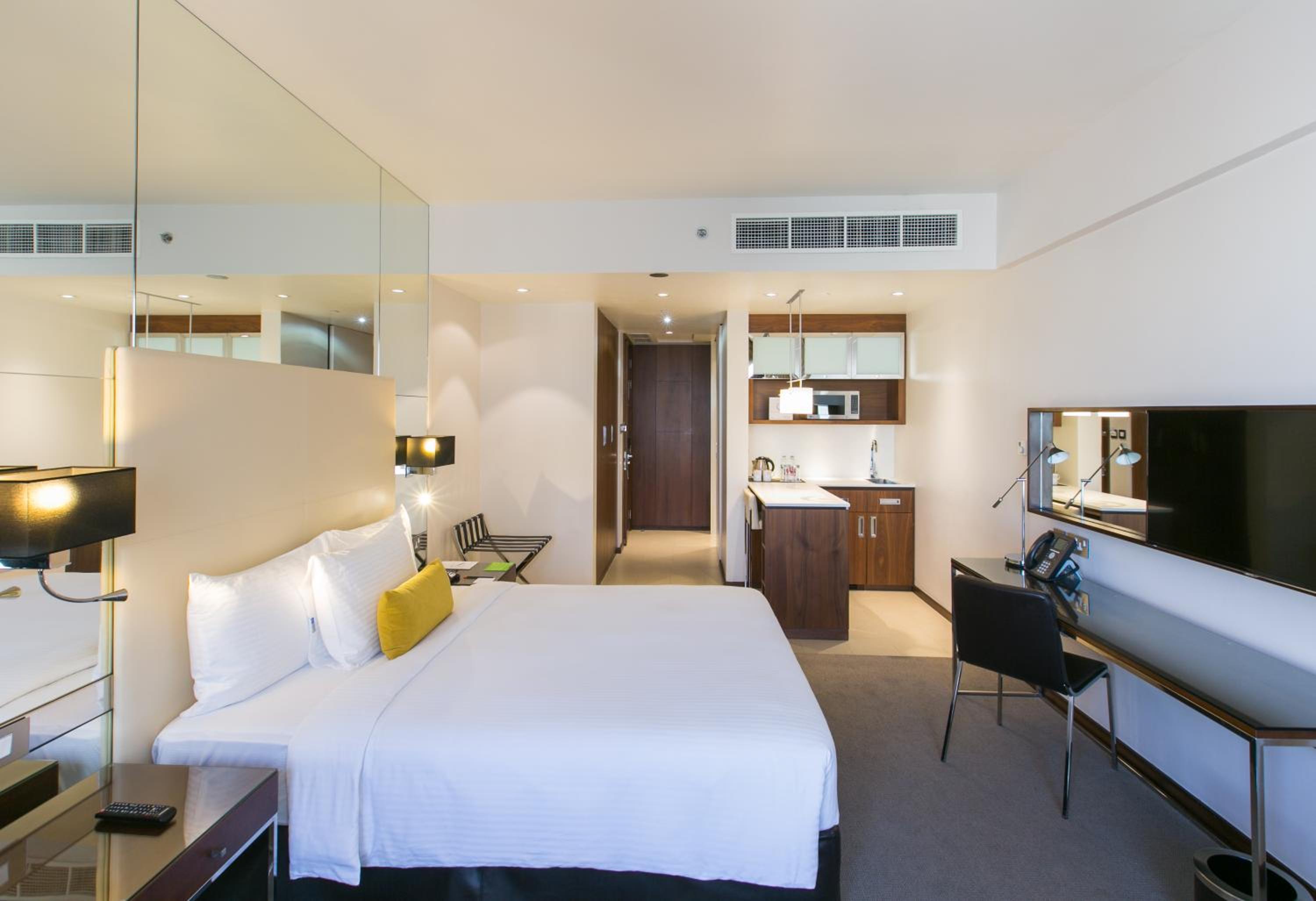 Centro, King Bed, Queen Bed