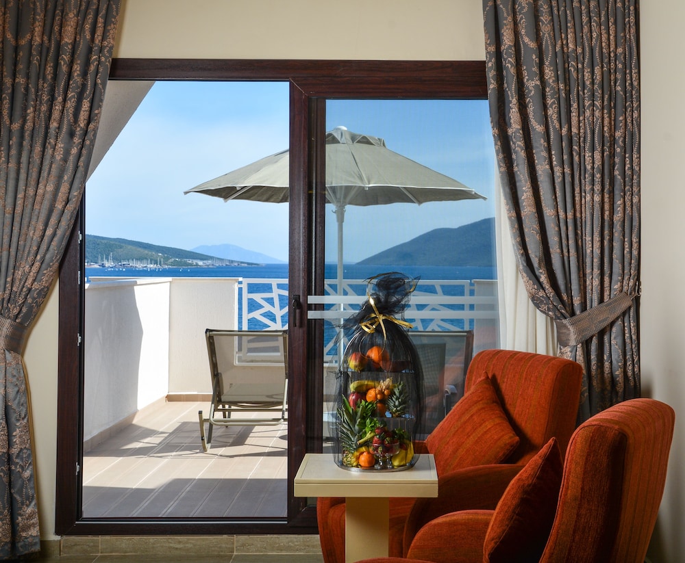 Azka Hotel 47/78