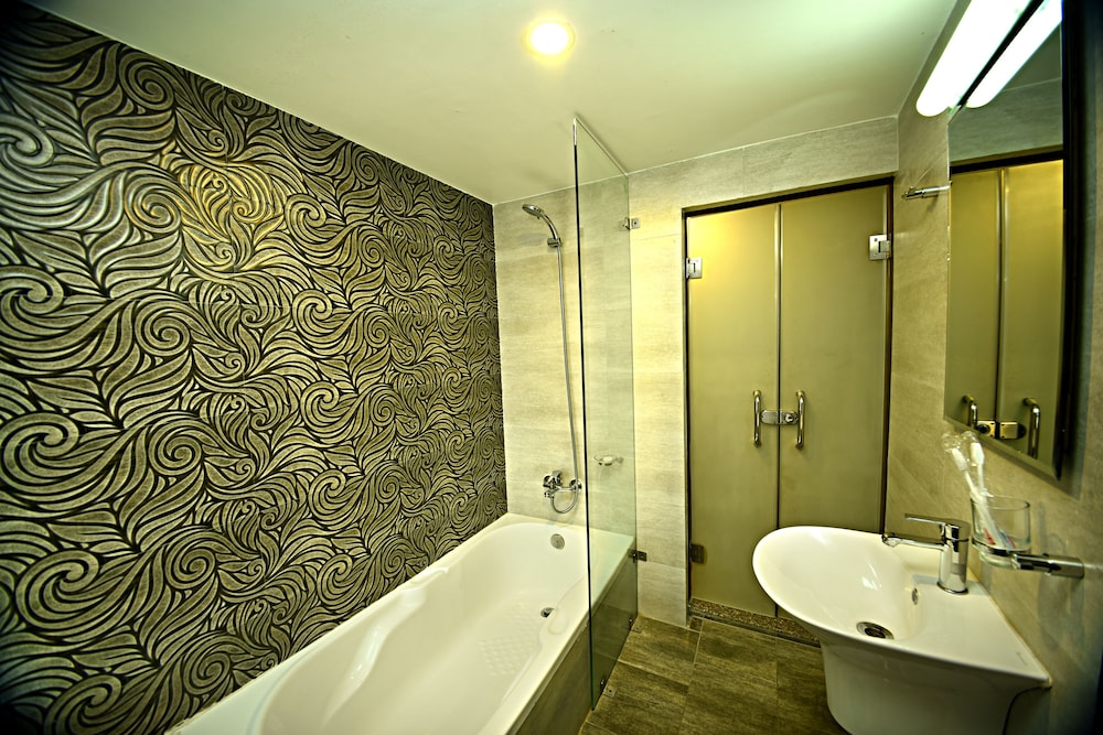 The Milestone Hotel 51/54
