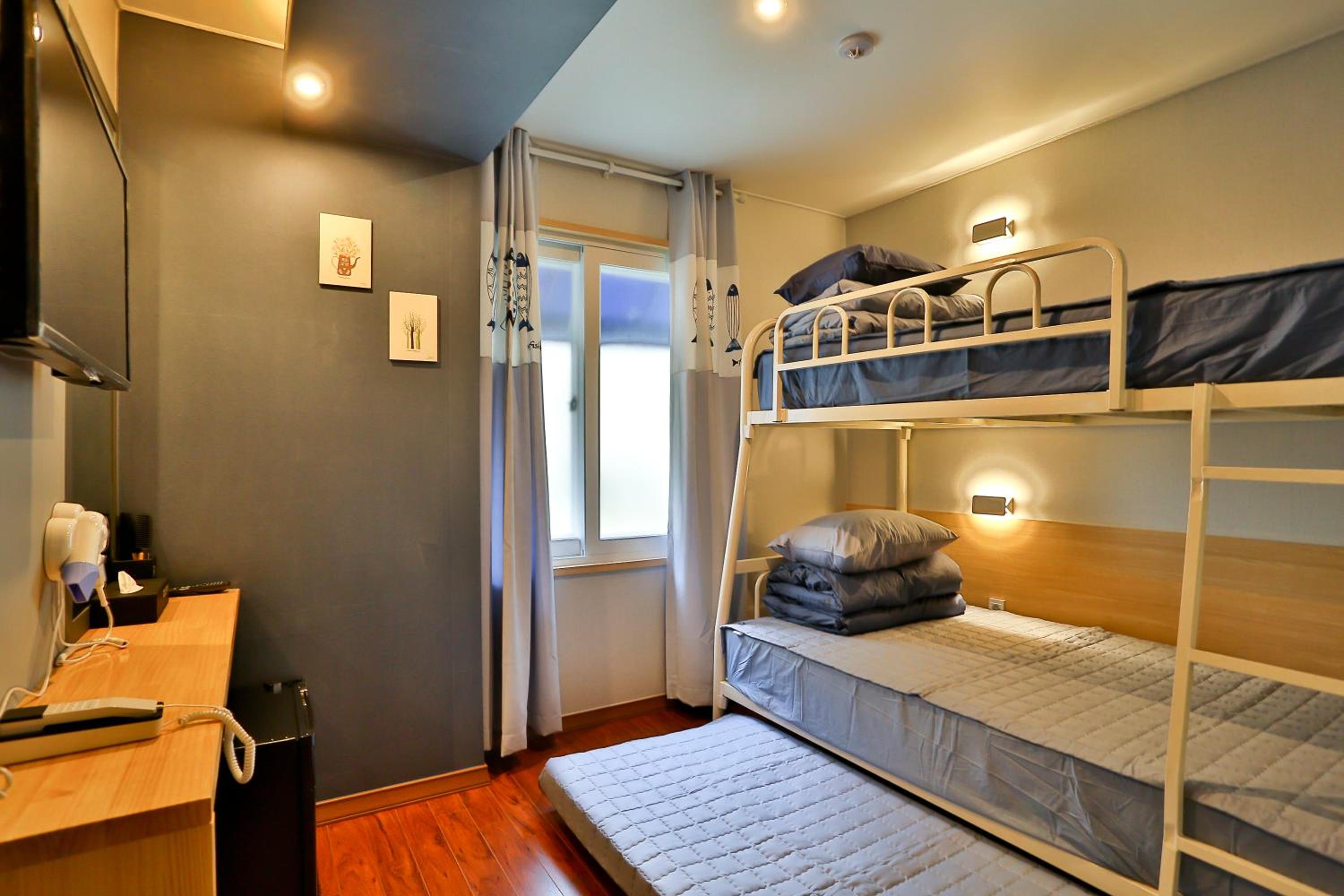Room, Triple