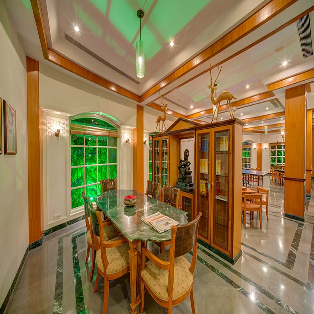 Renest Shraddha Inn Shirdi (ex Shraddha Sarovar Portico) 26/41
