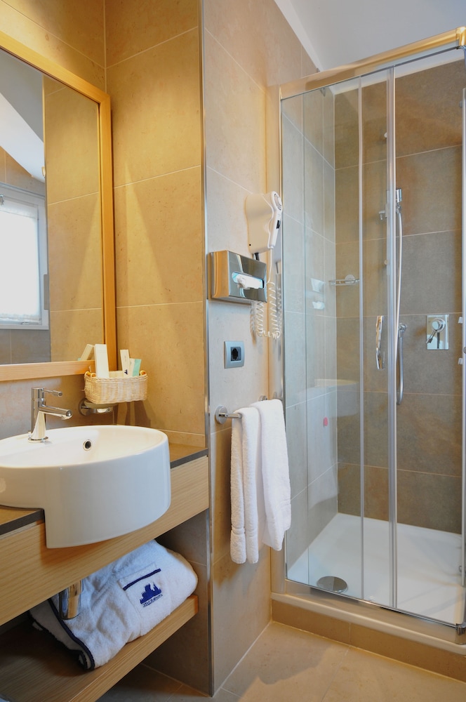 Hotel Sirmione E Promessi Sposi 67/69