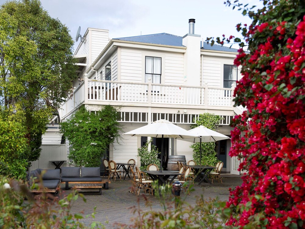 THE MARTINBOROUGH HOTEL 5/85