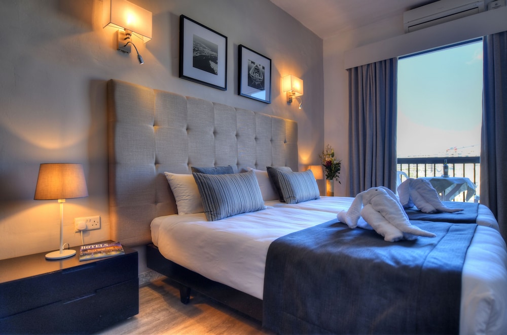 St Julians Bay Hotel 14/68