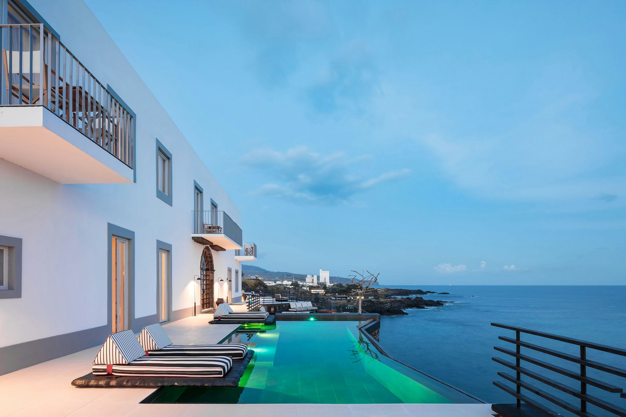 White Exclusive Suites And Villas 38/38