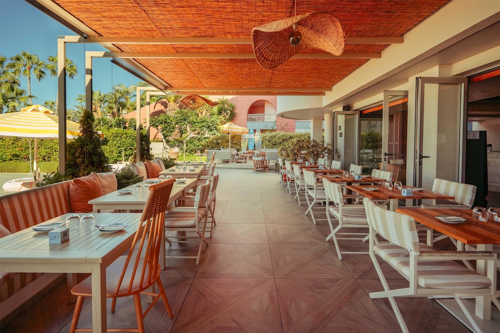 restaurant cafeteria