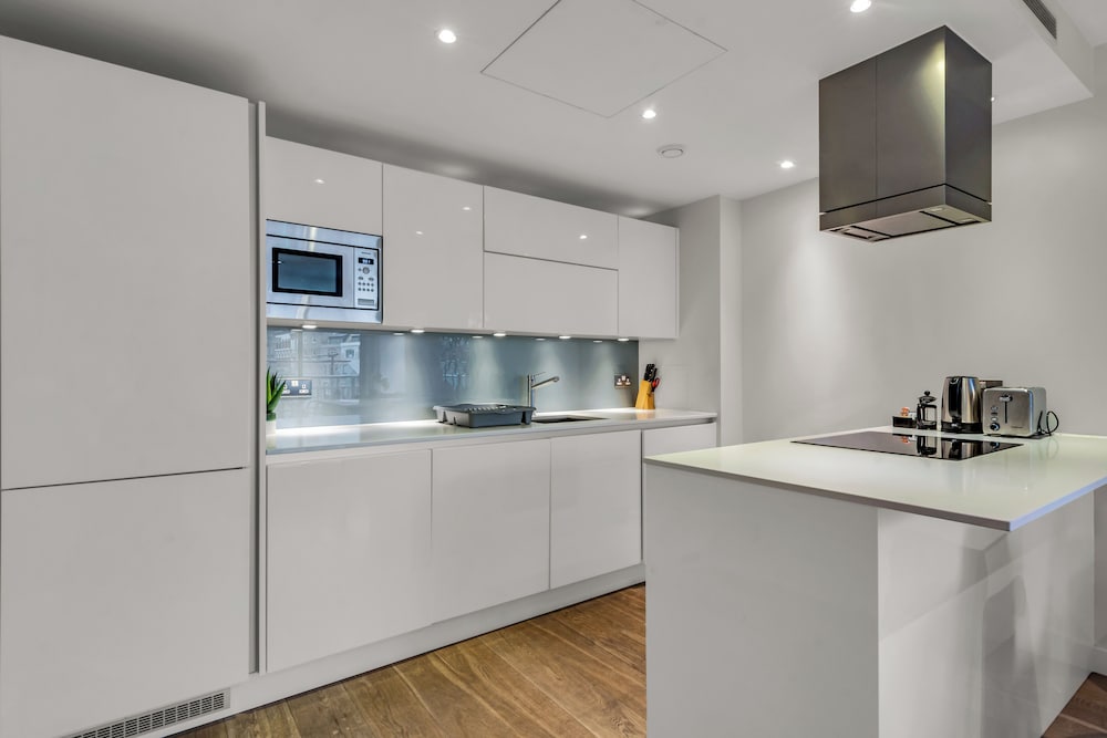 Avant Garde Apartments By Squa.Re 33/43