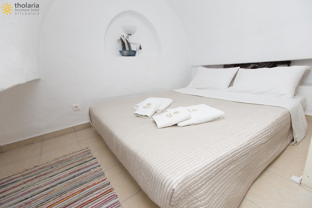 1 Bedroom, Junior Suite, Studio, Queen and Twin Beds, Sea View, Private Pool