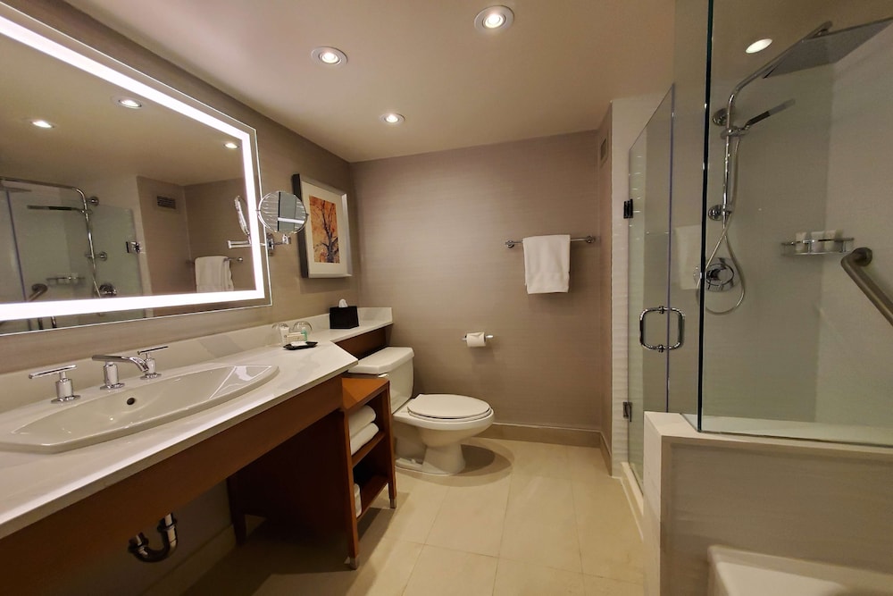 Crowne Plaza Toronto – North York 10/70