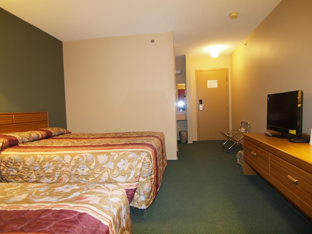 Travelodge by Wyndham Lacombe 18/54