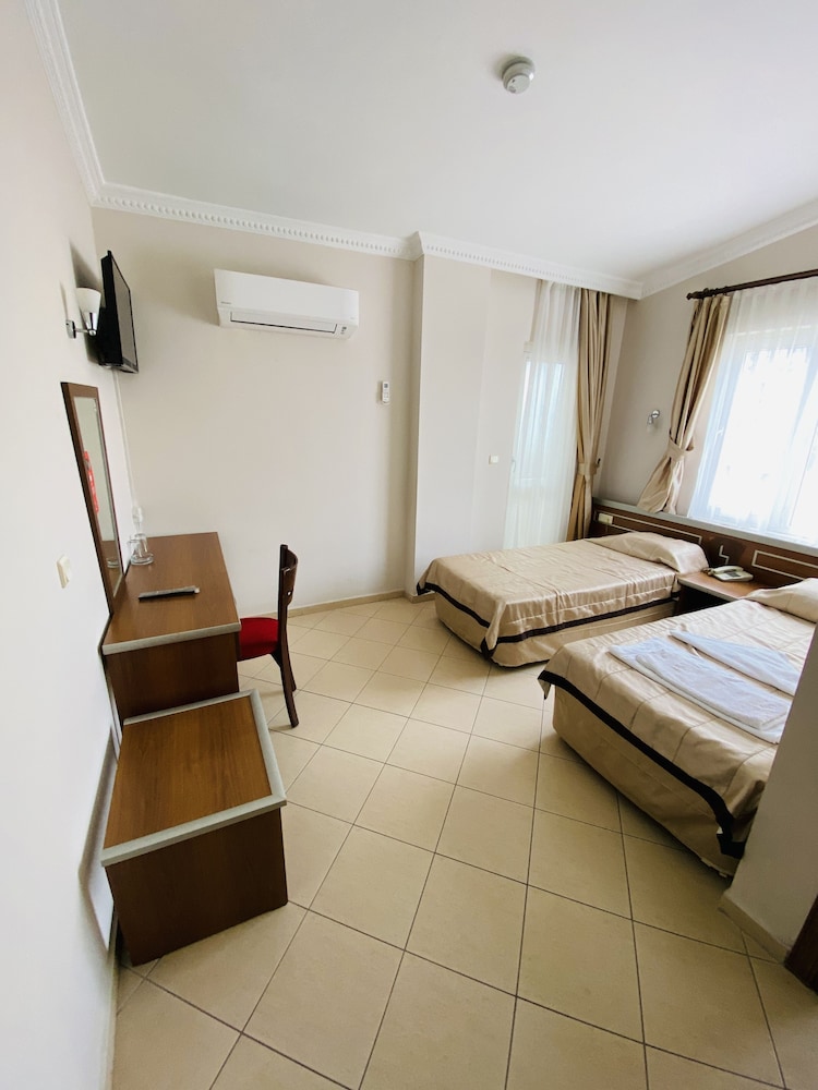 Lemon Hotel 24/50