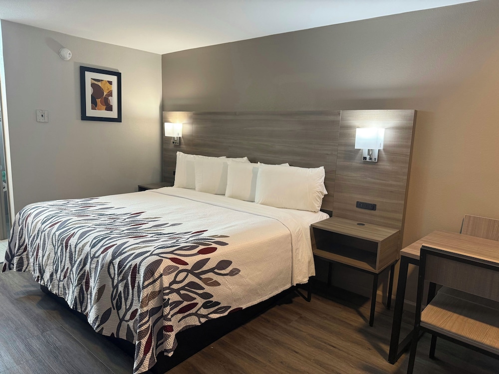 Red Roof Inn Orangeburg 18/34