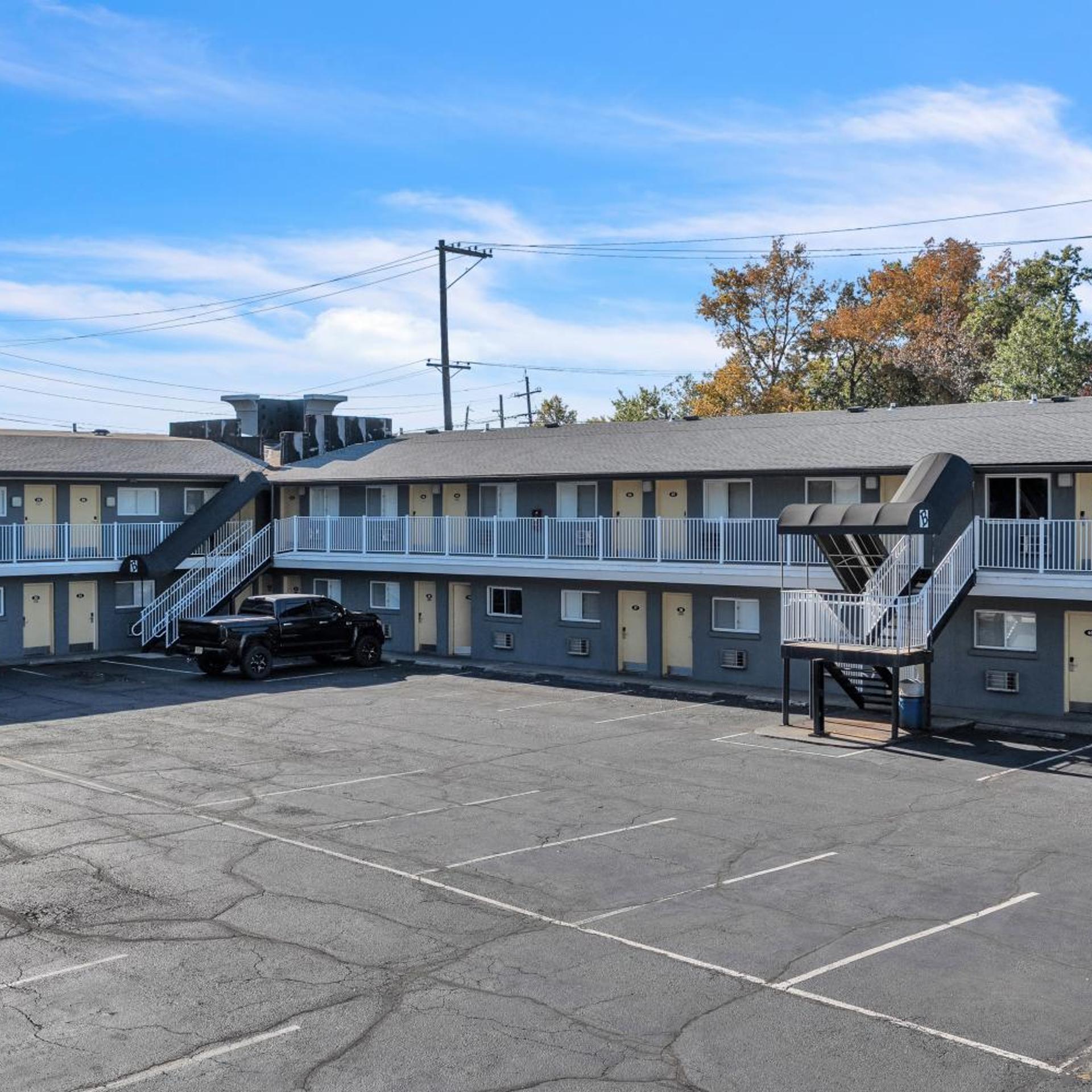 Bentley Motel 41/50