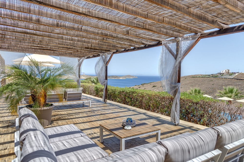 Sunrise Beach Suites 18/50