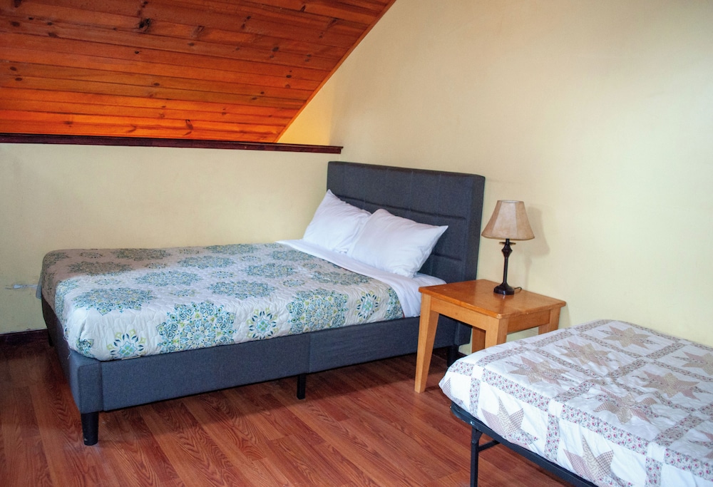 Sequoia Riverfront Cabins 11/71