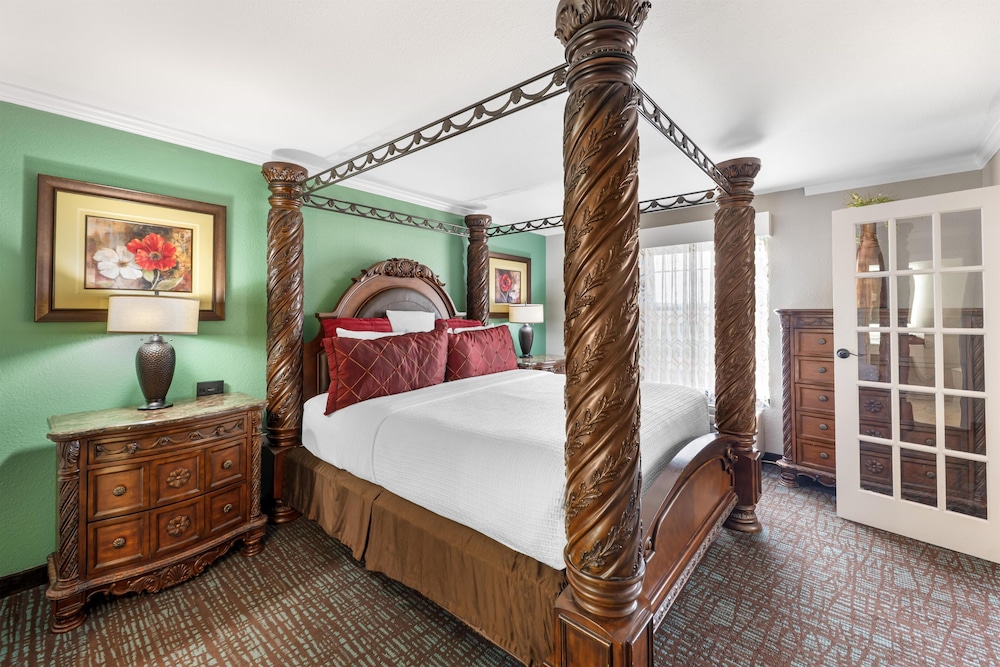 Royal, Suite, King Bed, Jetted Tub